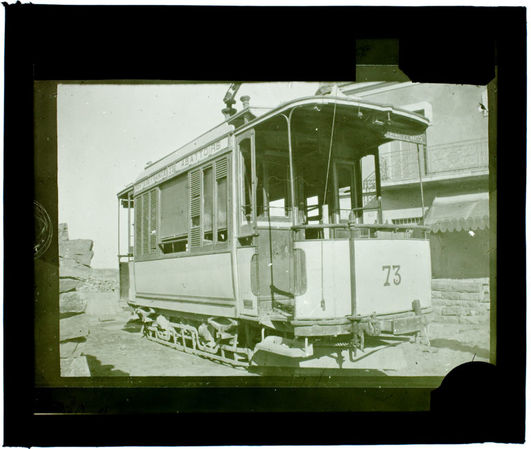 Tunis. Révolte de 1911. Tramway lapidé au Djellaz